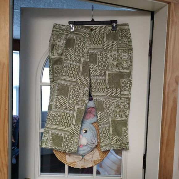 New Joan Rivers Green Designed Capri Pants Size Women's L Petite - Picture 1 of 3
